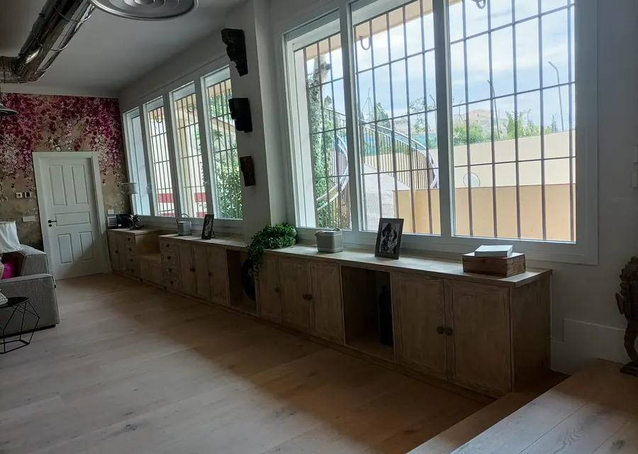 Armario bajo de salón a medida en Granada