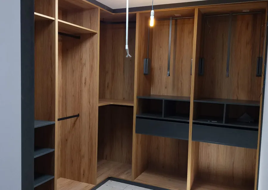 Vestidor abierto a medida en Granada