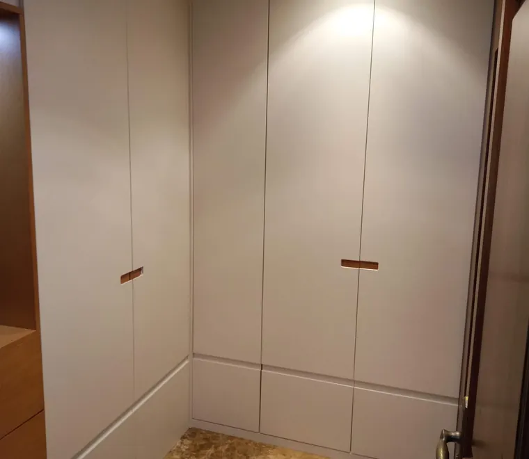 Armario empotrado a medida instalado en Granada por Jesús García Quirós